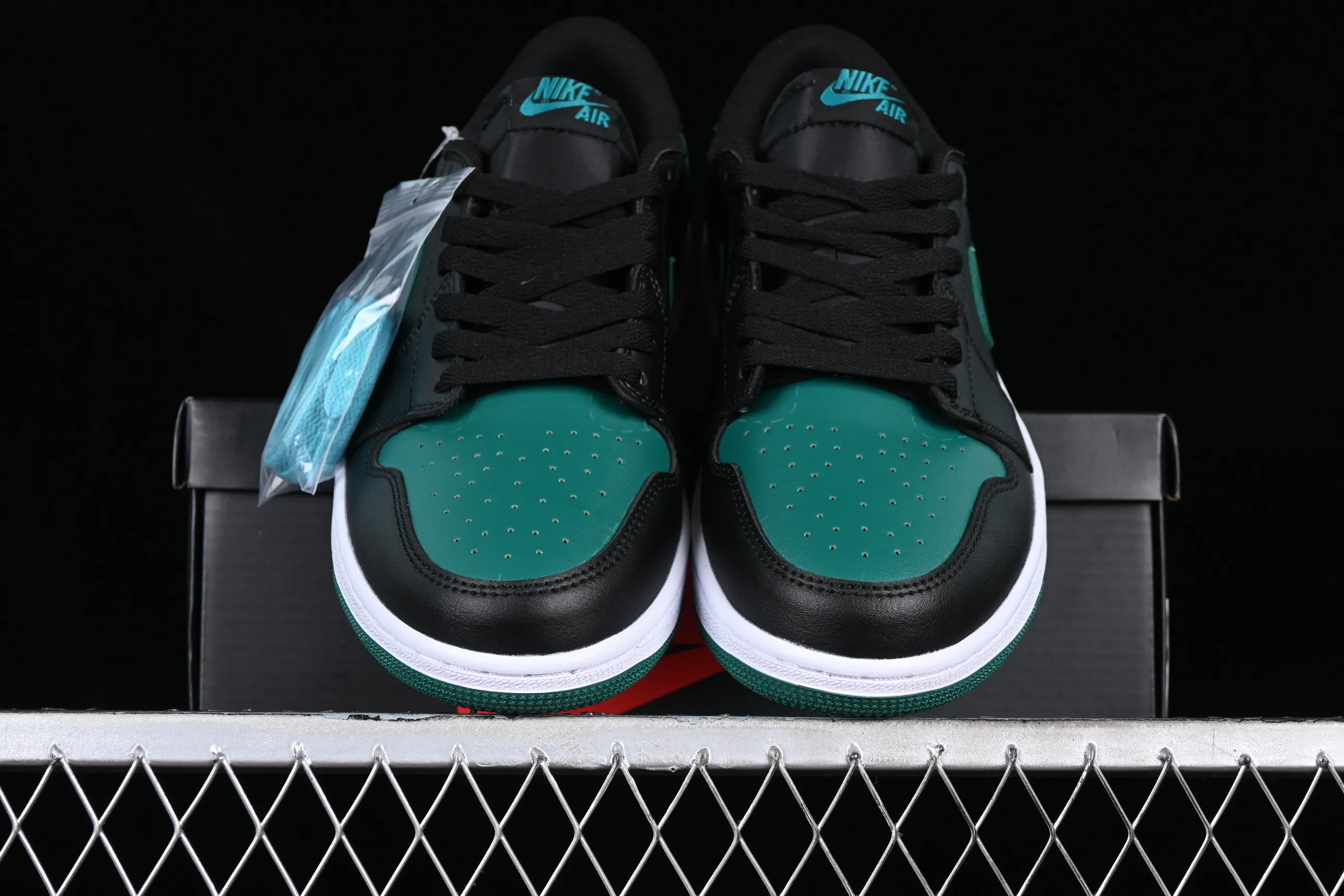All categories Air Jordan Jordan series basketball shoes Air Jordan 1 Low Z version Air Jordan 1 Low AJ1 Joe 1 black and green color low-top cultural casual sneakers CZ0775-036